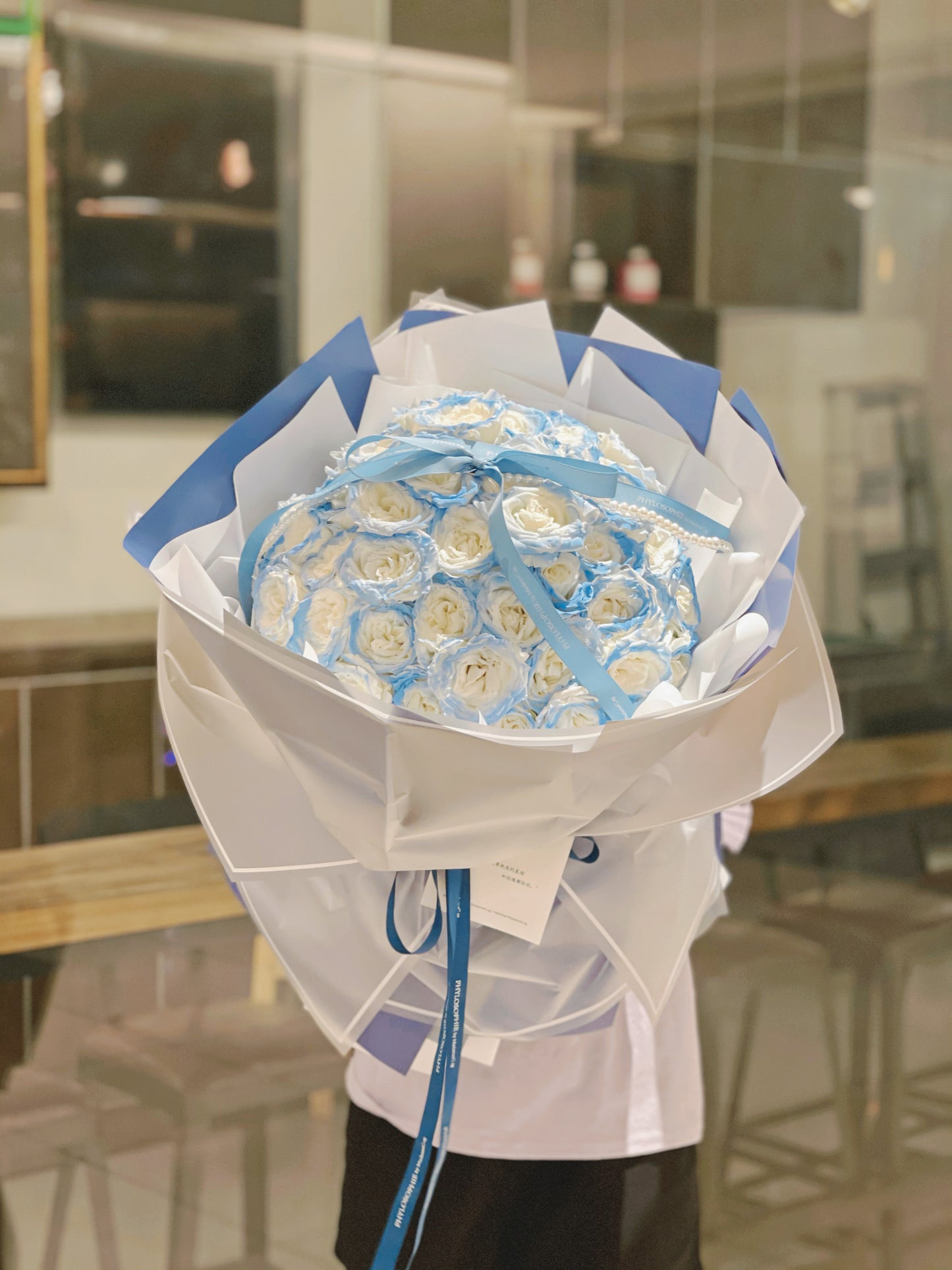 Special Michigan Ice Blue painted roses bouquet (52 stk)