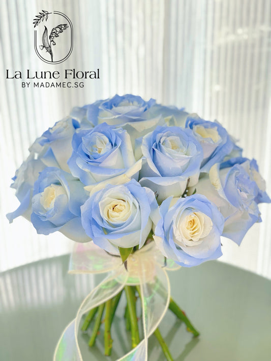 Special Michigan Ice Blue painted roses bridal bouquet (24 stk)