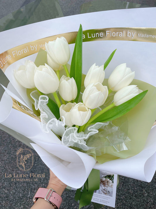 White Romance Tulips Bouquet (11 stk)